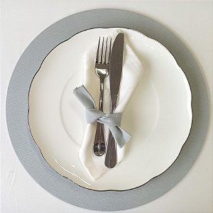 Sousplat com amarrador de talher