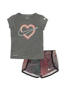 Conjunto Menina Nike 2 Pçs Camiseta Cinza Estampa Coração