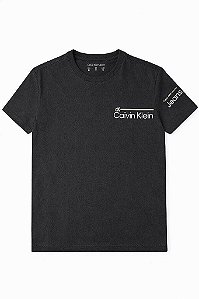 CAMISETA INFANTIL MENINO CALVIN KLEIN PRETA MANGA CURTA LOGO LATERAL