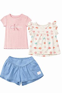 CONJ 3 PÇS MENINA CALVIN KLEIN 2 CAMISETAS ROSA E FLORAL SHORTS JEANS