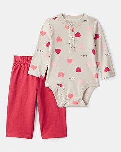 CONJ 2 PÇS MENINA CARTERS BODY BEGE CORAÇÃO CALÇA VERMELHA