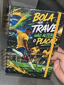Caderno Futebol Bola na trave.