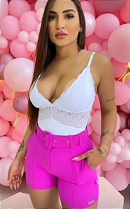 SHORTS COM CINTO
