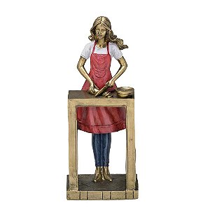 Estatueta Mulher Gourmet em Resina A23,5cm x L9,5cm xC7cm