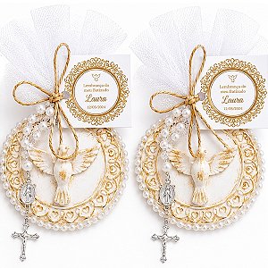 Lembrancinha de batizado dourada.
