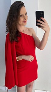 Vestido vermelho com manga capa