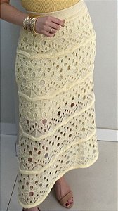 Saia midi amarelo manteiga de tricot em linha