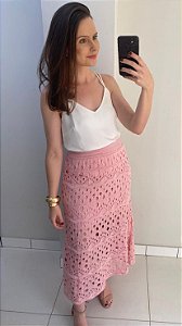Saia midi rosinha de tricot em linha