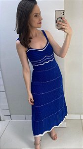 Vestido de tricot azul com detalhe branco