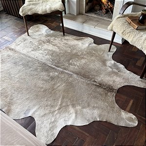 Tapete de couro de boi - Bege escuro pelo alto 03