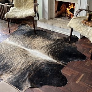 Tapete de couro de boi - Brasino Preto e Bege 05