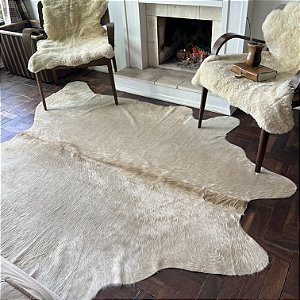Tapete de couro de boi - Champagne pelo alto 10