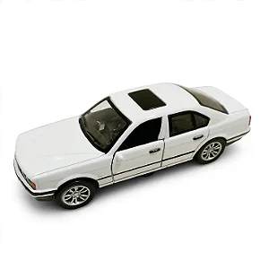 BMW 535i E34 1988 Escala 1:32 - Branco