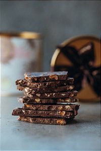 Lascas Chocolate Ao Leite e Avelãs (Lata 200 g) - Zero açúcar, vegano, sem glúten, sem lácteos