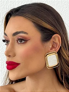 Brinco Folheado Resinado Dourado