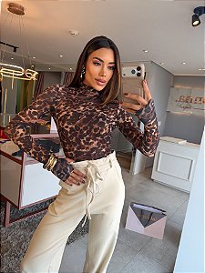 Blusa Animal Print em Microtule com Punho