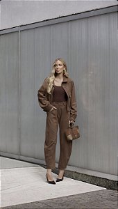 Calça Barrel Chloe Chocolate
