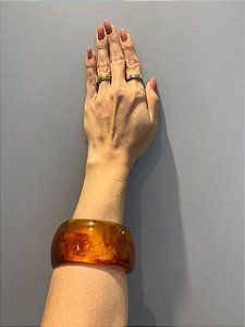 Bracelete Acrílico Marrom Alana
