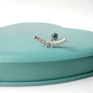 Piercing cluster cravejado.