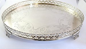 Bandeja estilo Inglês sinzelado floral banho de prata novo.