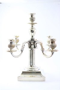 Castiçal Art Decó em metal banhado à prata para 5 velas