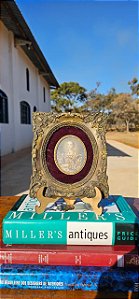 Mini Quadro Europeu com dama da sociedade em finos trajes