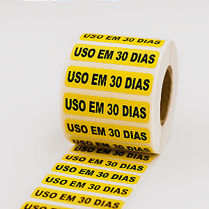 Etiqueta Adesiva “USO EM 30 DIAS” 40x10mm Couchê – Rolo com 1000 Unidades