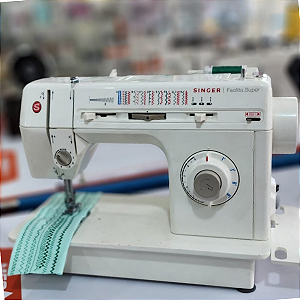 Máquina de Costura Doméstica Singer Facilita 2968 [USADA]