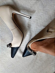 SCARPIN KARINA BICOLOR OFF WHITE E PRETO