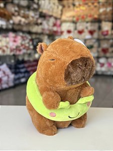 Capivara com boia verde 22cm