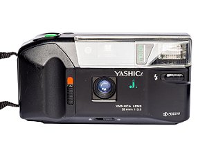 Câmera 35mm - Yashica J. Motor(7.5/10) + 2 Pilhas AA