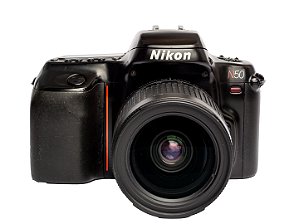 Nikon N50 (9/10) + Lente Nikkor 28-100mm (10/10) + Bateria + Case + Filme