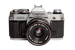 Câmera 35mm - Canon AE-1 (9/10)+ Lente 35mm f2.8 (8.8/10)+ Alça Nova + Bateria + Filme