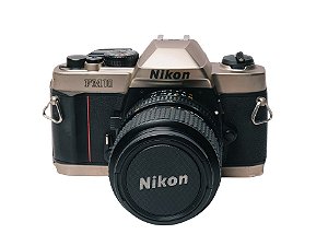 Câmera 35mm - Nikon FM10 (9.2/10) + Lente 35-70mm + Alça + Filme