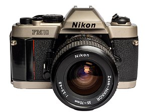 Câmera 35mm - Nikon FM10 (9.7/10) + Lente 35-70mm + Acessórios + Filmes