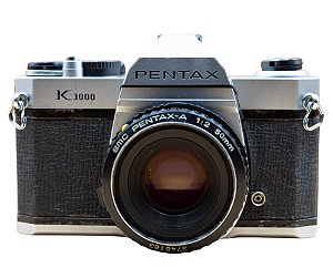 Câmera 35mm - Pentax K1000 (5.0/10) + Lente 50mm f/2 (7.0/10) + Filme + Alça