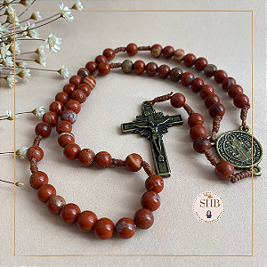 Terço com Medalha de São Bento e Jaspe Vermelho - Medalha de Níquel - 6mm