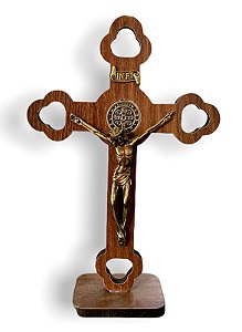 Crucifixo São Bento de Mesa Madeira Vazada 19cm