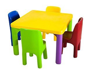 Mesa infantil com 4 cadeiras