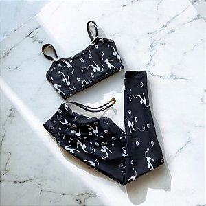 Conjunto Calça Empina e Cordinha Cintura Alta Jacquard Gatinhos e Fundo Preto