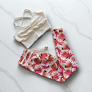 Conjunto Calça Empina e Laço Fake Cintura Alta Bananas e Fundo Off White