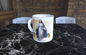 Caneca Nossa Senhora das Graças da Medalha Milagrosa em porcelana personalizada