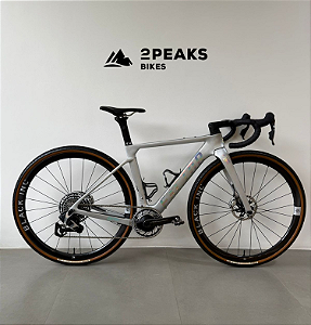 BICICLETA FACTOR OSTRO GRAVEL 49 PRATA PRISMA SRAM RED AXS XPLR BLACK INC 34 SEMINOVA