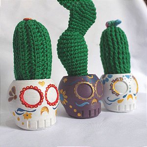 Vaso decorativo caveira mexicana Halloween - cacto crochê