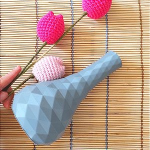 Vaso alongado decorativo formas geométricas origami