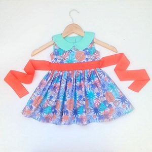 Vestido Vitória Fundo do Mar em cores azul com verde e laranja