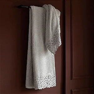 Toalha Banho e Rosto Capri Algodão Egípcio Buddemeyer Luxus cinza c/ renda cinza heritage