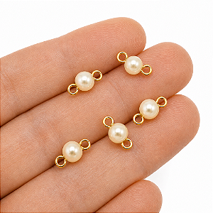 ENTREMEIO DUAS SAÍDAS FOLHEADO A OURO COM PEROLA CREME 6mm - 30 UNIDADES