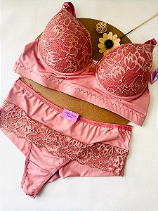 Conjunto com Sutiã e Calcinha, com detalhes em renda