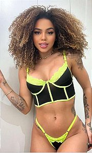 Conjunto com Cropped com e calcinha modelo String